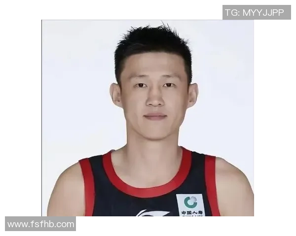 周鹏：从篮球场上的拼搏者到生活中的榜样，展现不屈精神与坚持信念